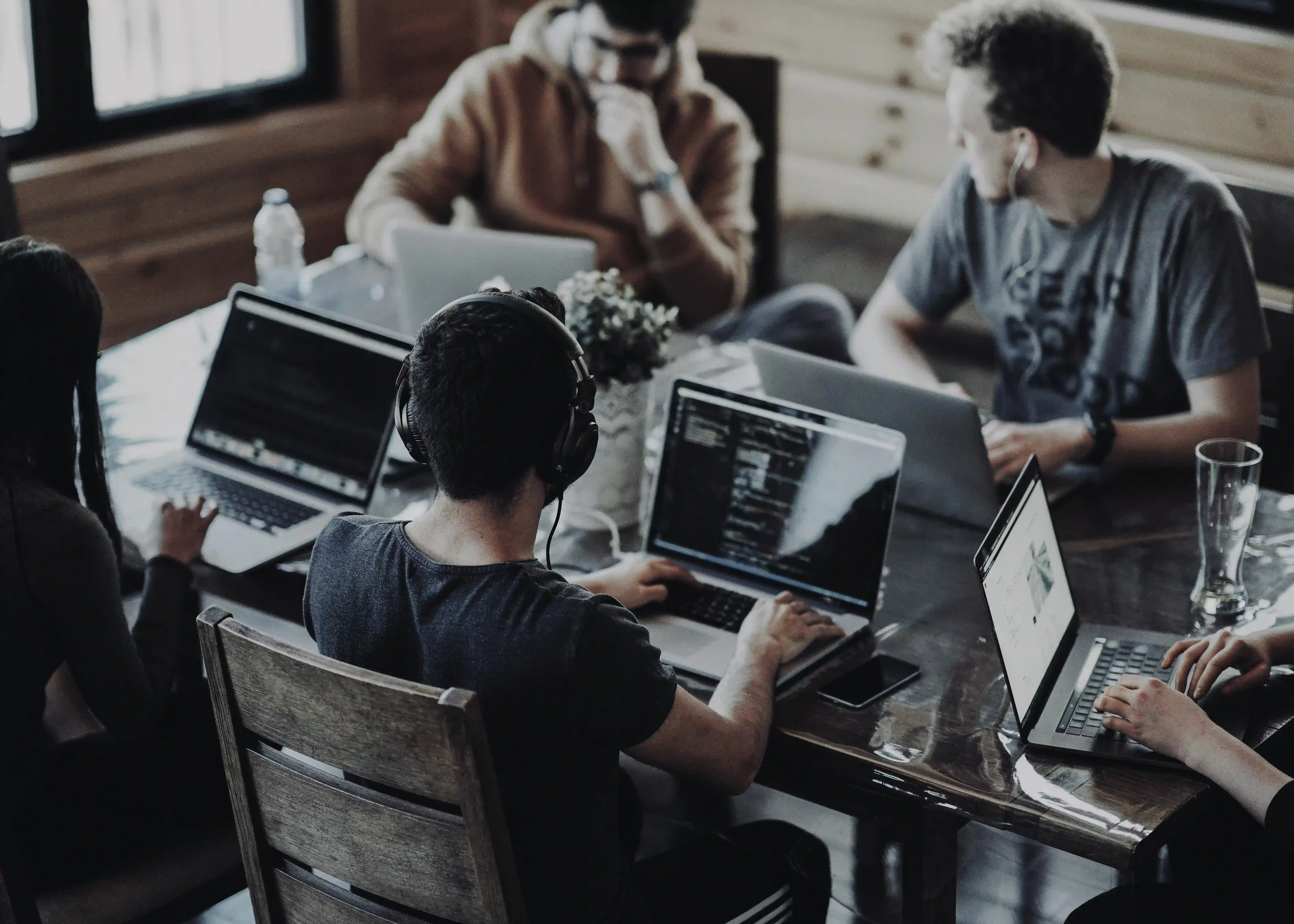 MC 社群与社交 - 全球 MC 社区与行业领袖交流