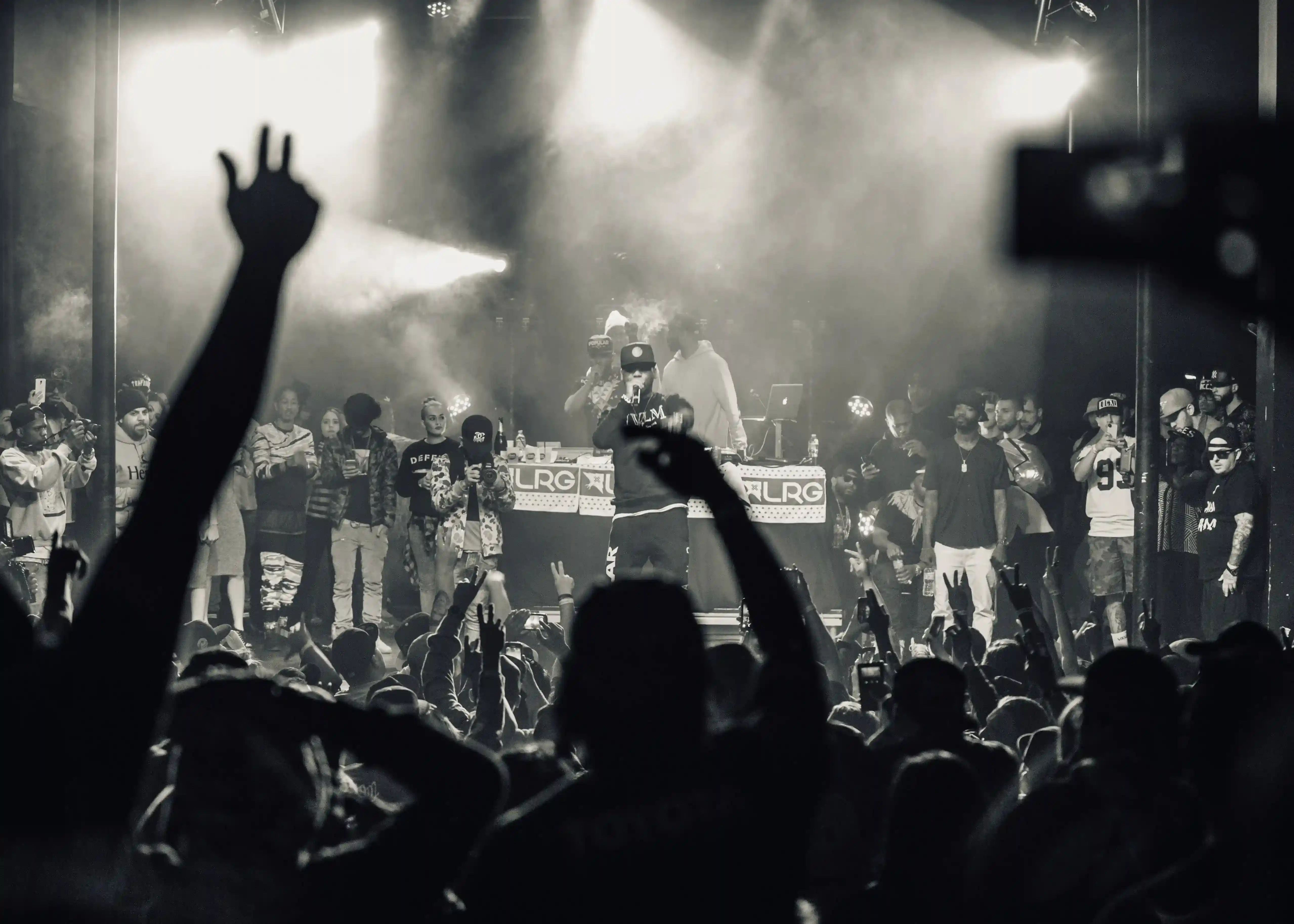 MC 活动合作 - 高端演出与行业活动策划