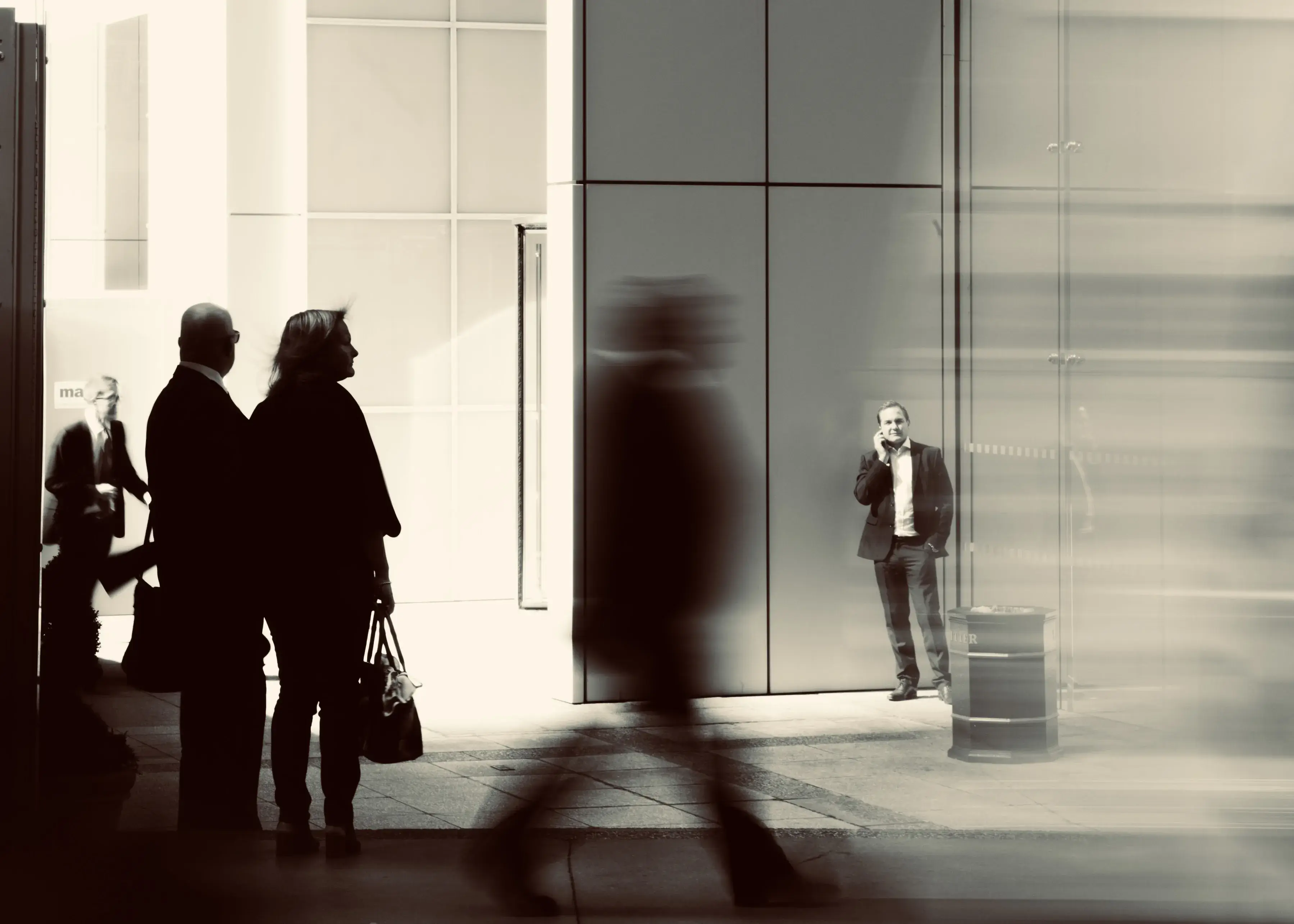 MC 行业洞察 - 社交策略、合同谈判与职业规划